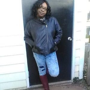 Meet your Posher, Malika